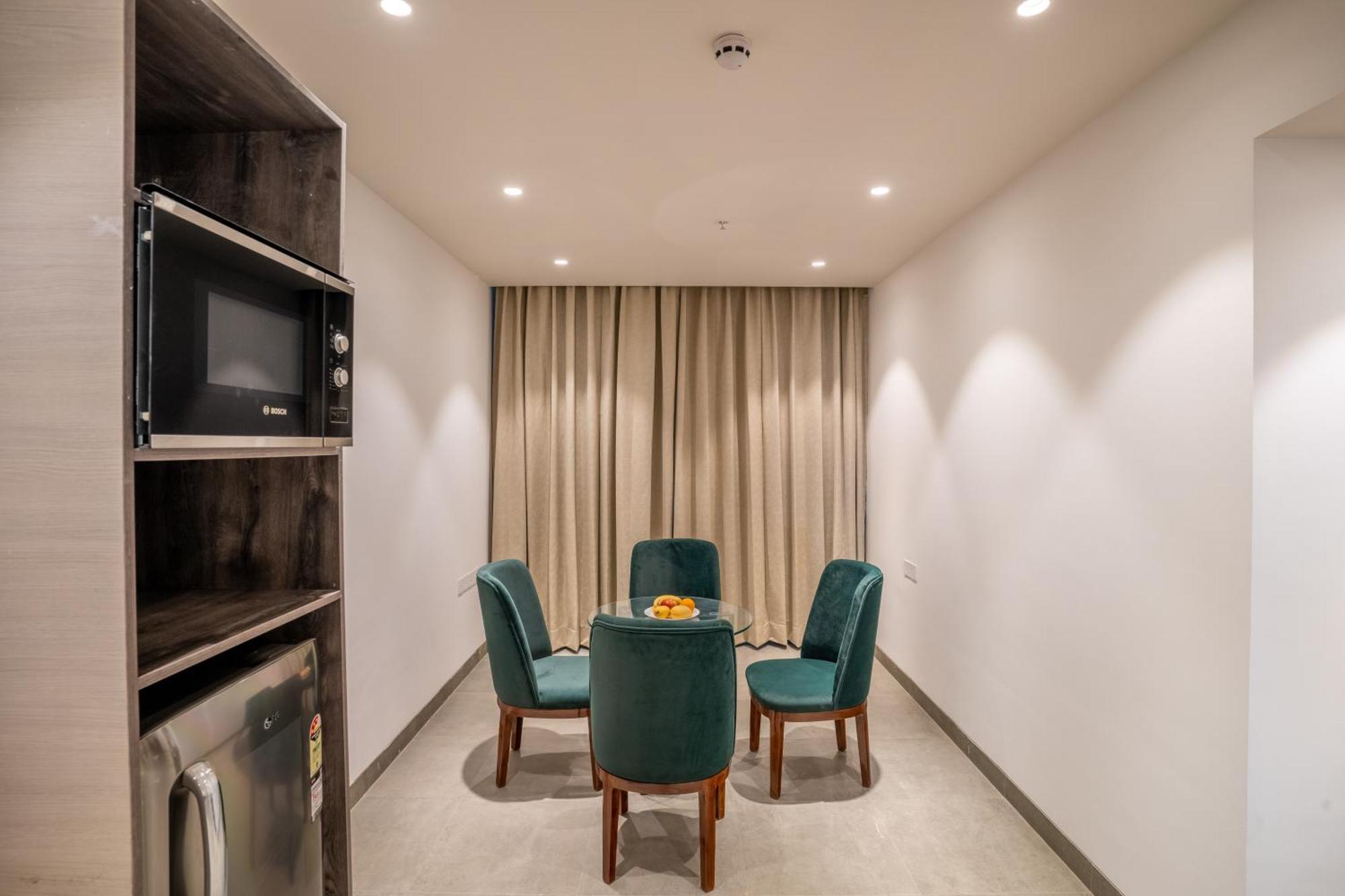 Juesta Residences - Aipl Joy Street, 古尔冈 外观 照片